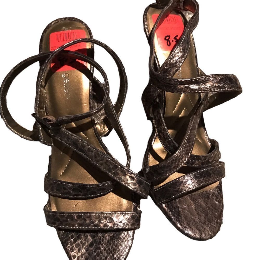 Andrew Geller size 8.5 wrap around ankle sandals excellent